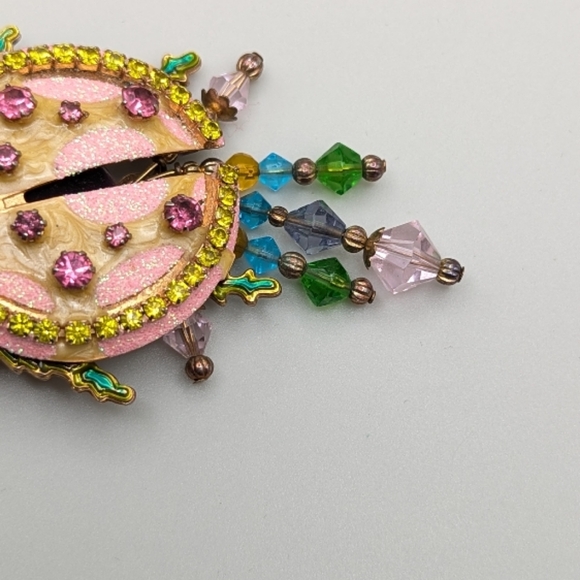 Lunch at the Ritz 2GO Crystal Studded Ladybug Brooch Pendant - Picture 6 of 7
